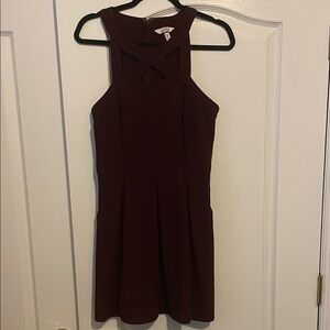 Elegant Sleeveless Burgundy Dress